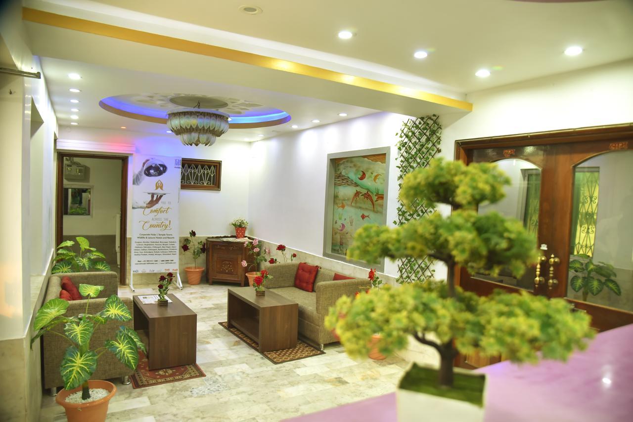 Rnb Select Vijay Delux Hotel Sultānpur Esterno foto