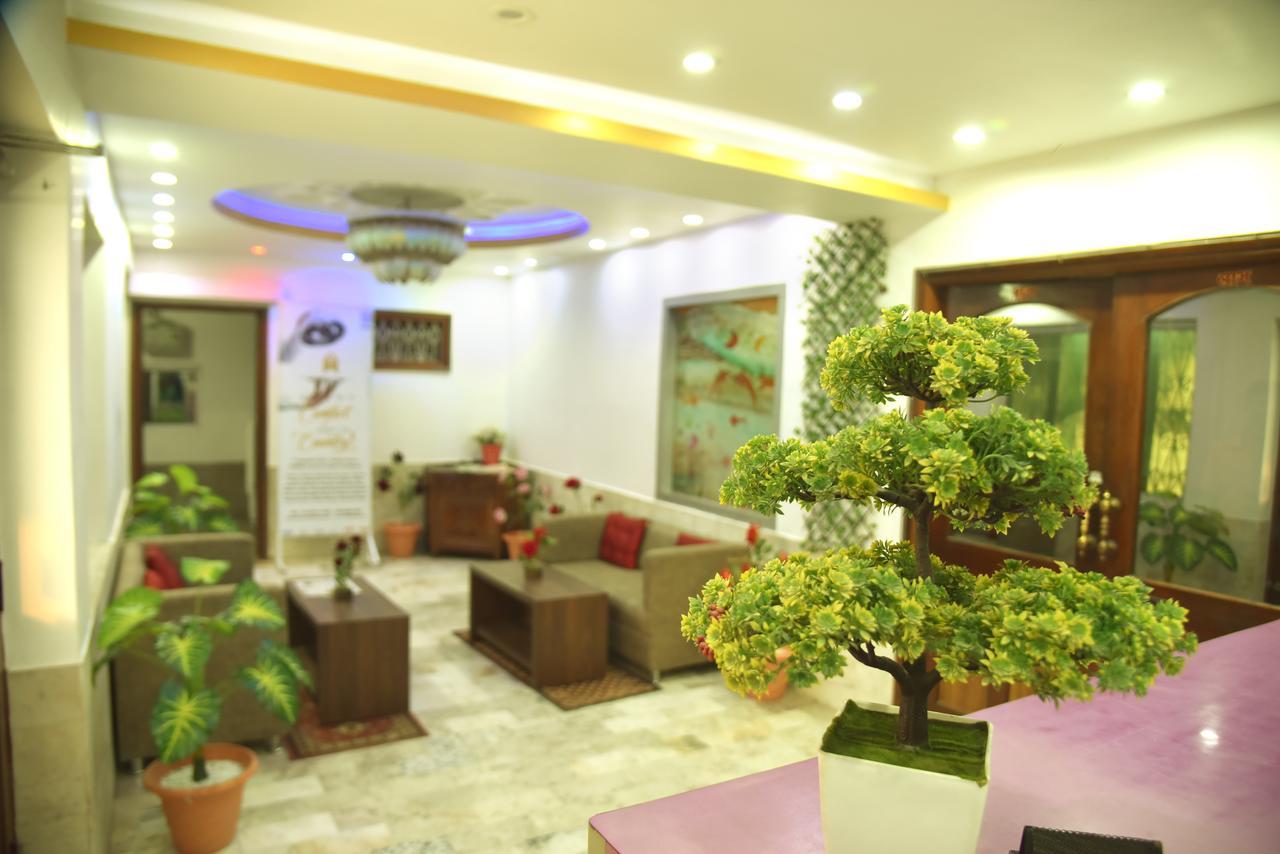 Rnb Select Vijay Delux Hotel Sultānpur Esterno foto
